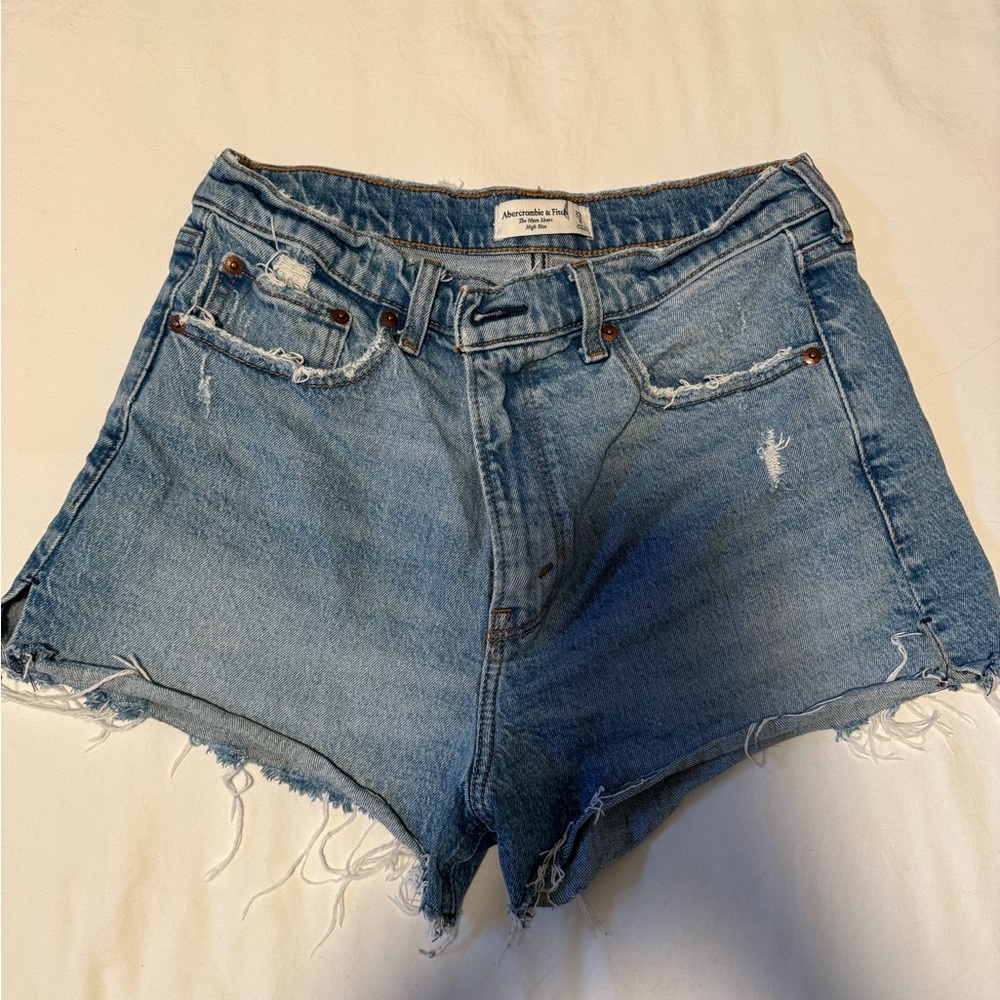 Abercrombie & Fitch High Rise Mom Shorts - Light Wash - Size 29/8